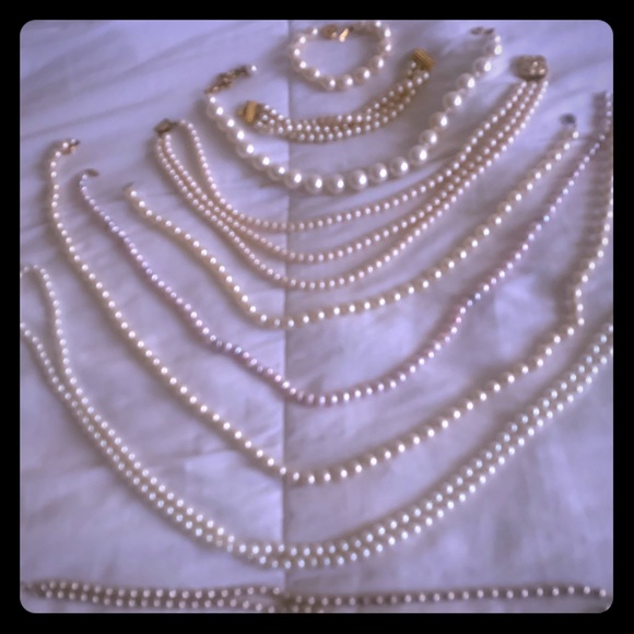 Jewelry - Culture pearl necklaces and bracelets